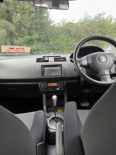 2011 Suzuki Swift - photo 13