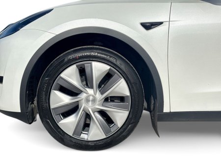 2024 Tesla Model Y - photo 4