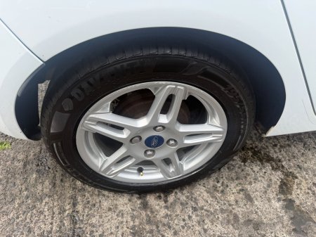 2013 Ford Fiesta - photo 8