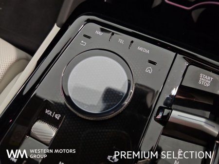 2025 BMW 5-Series - photo 18