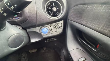 2017 Toyota Vitz - photo 12