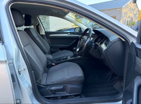 2017 Volkswagen Passat - photo 14