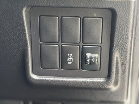 2017 Toyota Land Cruiser - photo 18