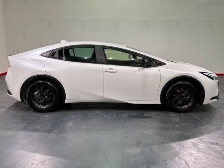 2024 Toyota Prius - photo 2