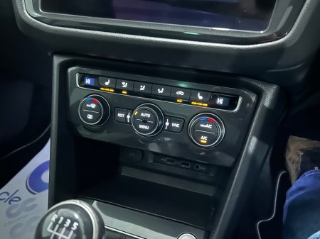 2020 Volkswagen Tiguan - photo 11