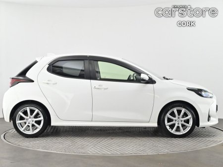 2021 Toyota Yaris - photo 2
