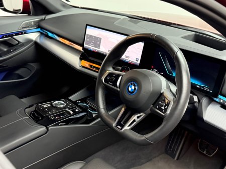 2025 BMW 5-Series - photo 10