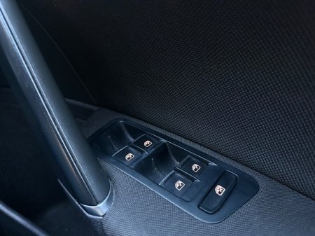 2020 Volkswagen Golf - photo 24