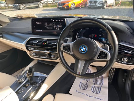 2022 BMW 5-Series - photo 17