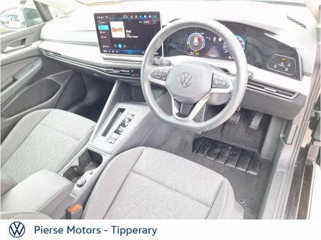 2025 Volkswagen Golf - photo 2