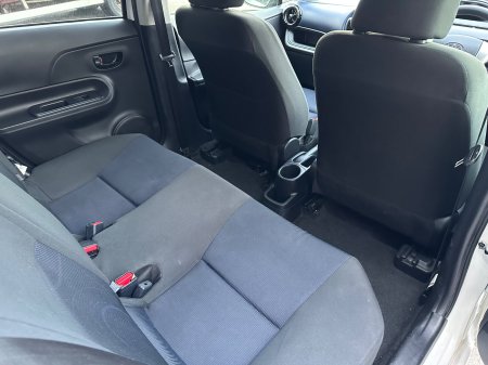 2015 Toyota Aqua - photo 6
