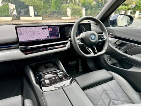 2025 BMW 5-Series - photo 20