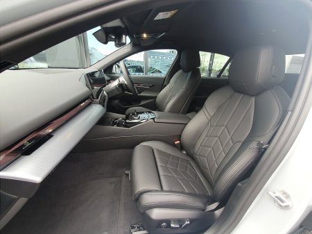2026 BMW 5-Series - photo 7