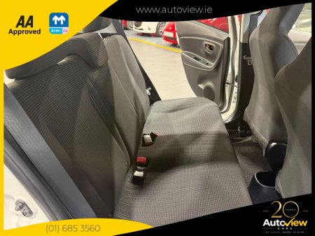2019 Toyota Vitz - photo 11
