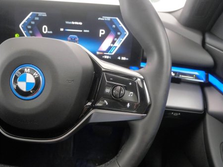 2025 BMW i5 - photo 18