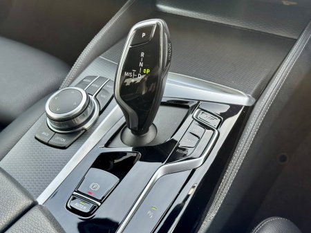 2022 BMW 5-Series - photo 15