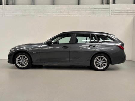 2022 BMW 3-Series - photo 2