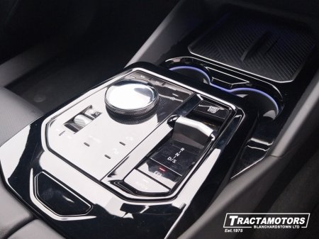 2025 BMW 5-Series - photo 14