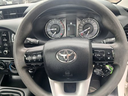 2021 Toyota Hilux - photo 12
