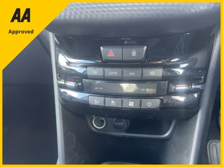 2019 Peugeot 208 - photo 2