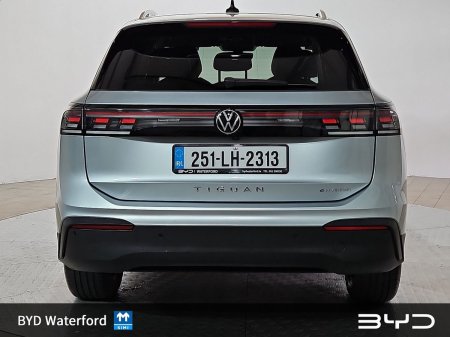 2025 Volkswagen Tiguan - photo 11