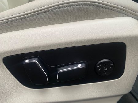 2025 BMW 5-Series - photo 17