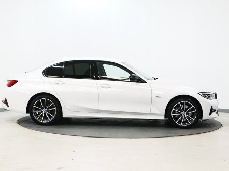 2022 BMW 3-Series - photo 2