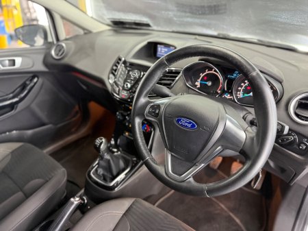 2016 Ford Fiesta - photo 22