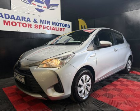 2017 Toyota Vitz - photo 4