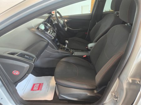 2017 Ford Focus - photo 16