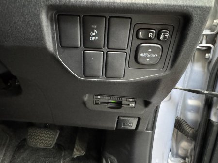 2015 Toyota Prius - photo 14