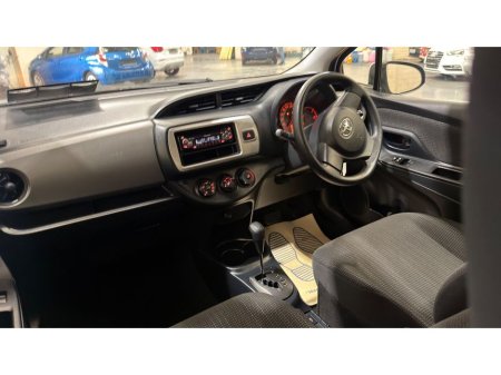 2016 Toyota Vitz - photo 12