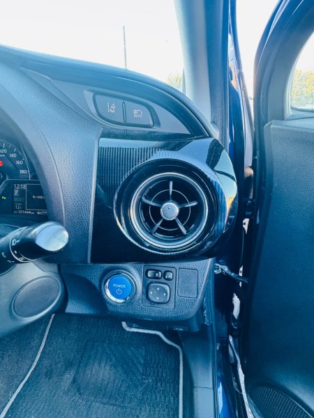 2018 Toyota Vitz - photo 16