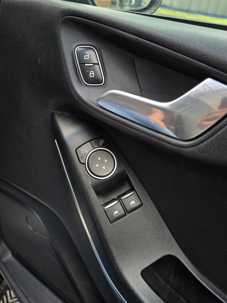 2018 Ford Fiesta - photo 20