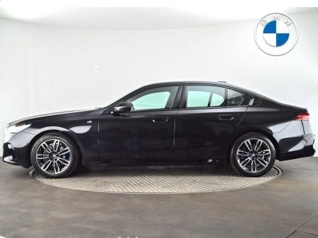 2025 BMW 5-Series - photo 3