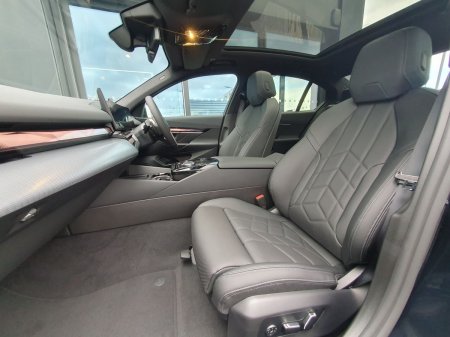2026 BMW 5-Series - photo 7