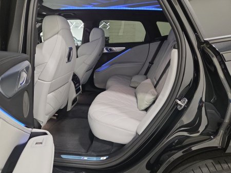 2026 BMW XM - photo 11