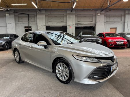 2020 Toyota Camry Top spec hybrid only 8000 kms