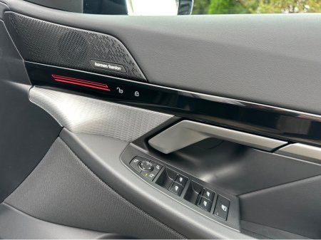 2025 BMW 5-Series - photo 33