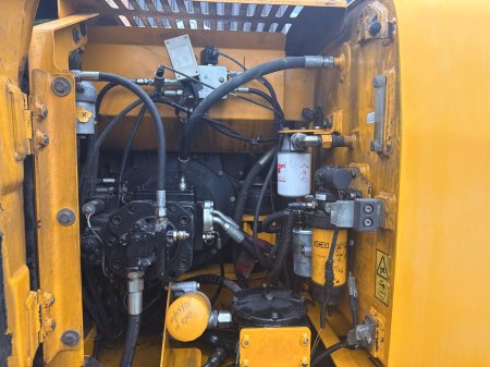 0 JCB  - photo 23