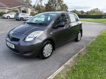 2010 Toyota Yaris - photo 2