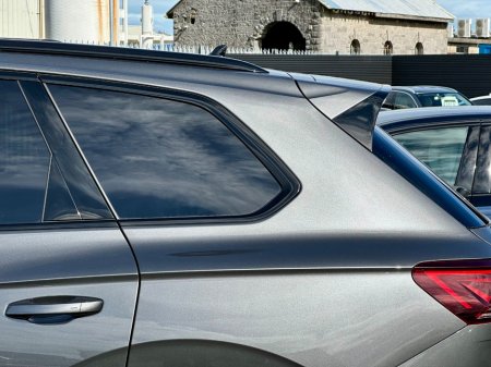2025 Volkswagen Touareg - photo 10
