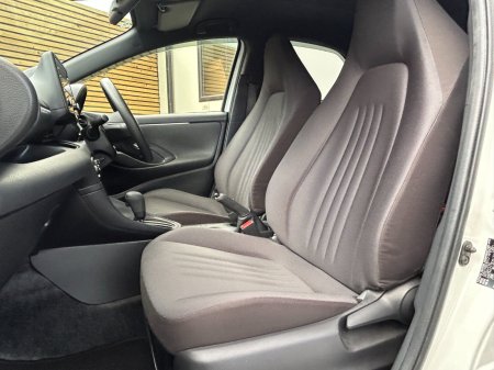 2021 Toyota Yaris - photo 11