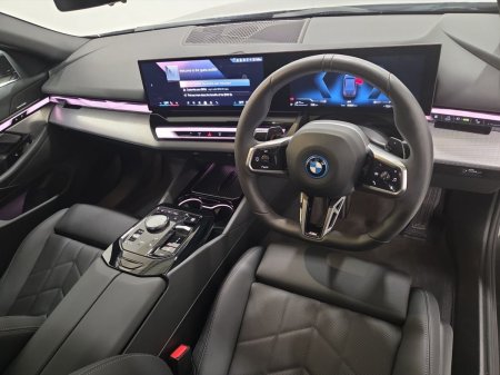 2026 BMW 5-Series - photo 6