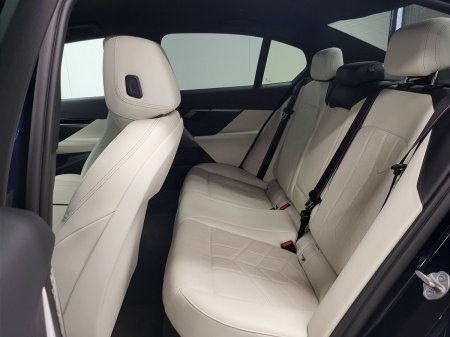 2024 BMW 5-Series - photo 21