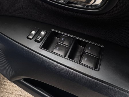 2013 Toyota Avensis - photo 16