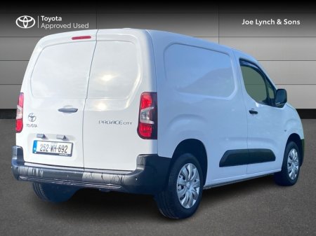 2025 Toyota Proace City - photo 2