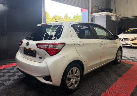 2018 Toyota Vitz - photo 14