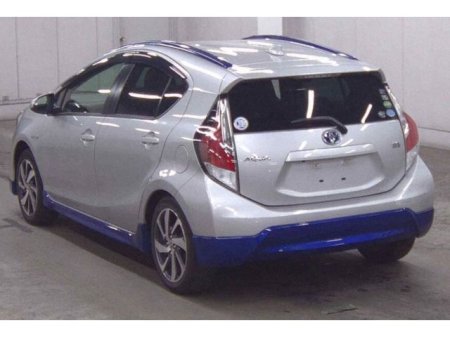2015 Toyota Aqua - photo 3