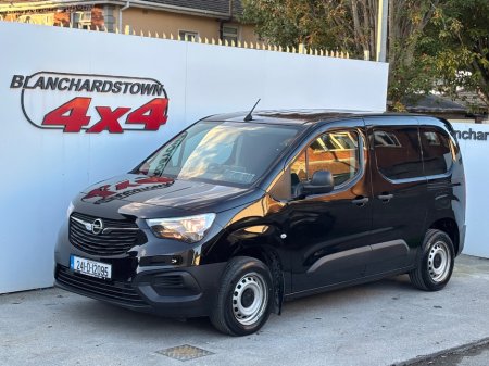 2024 Opel Combo LOW KMS LIKE NEW VAT Q